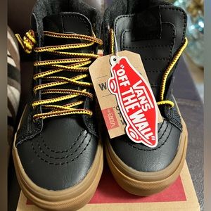 BRAND NEW WITH TAGS Little kids size 11.5 Vans black SK8-Hi MTE